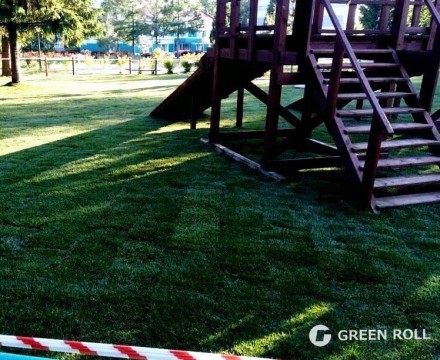 Укладка газона для детской площадки